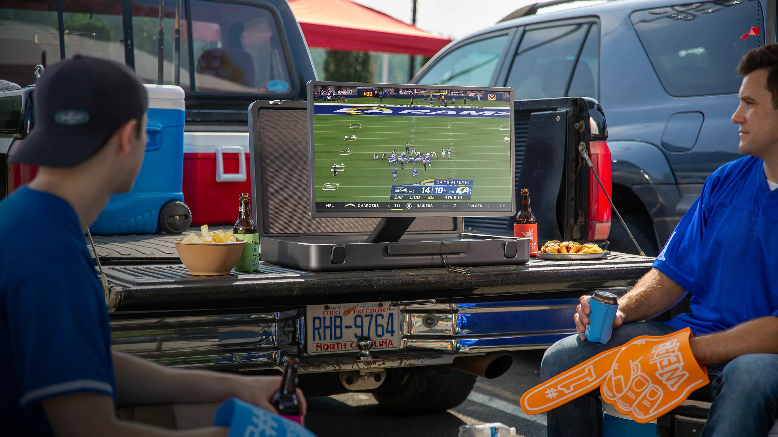 pixcase portable entertainment system for tailgating